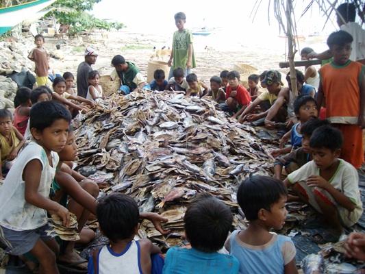 batbatan - children and dried fishes